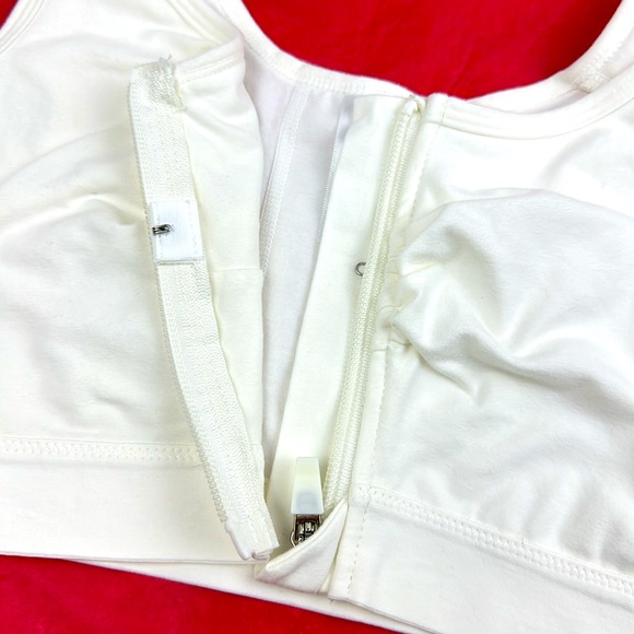 Sports Bra. Zip Front. White. Never Worn. Medium. Measurements in Photos. - Picture 3 of 7